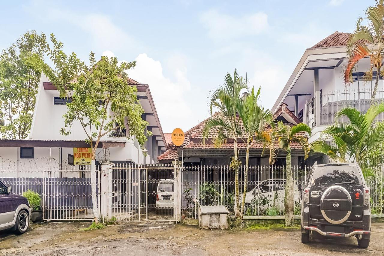 Spot On 90797 Sukun Syariah Homestay Маланг Экстерьер фото