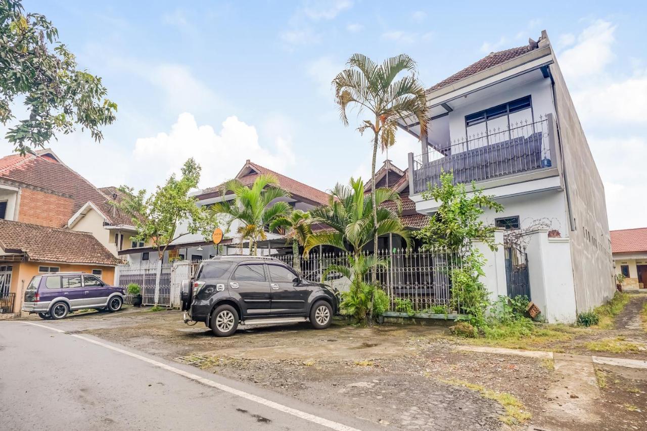 Spot On 90797 Sukun Syariah Homestay Маланг Экстерьер фото