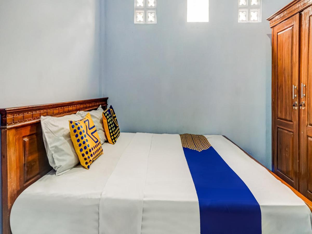 Spot On 90797 Sukun Syariah Homestay Маланг Экстерьер фото