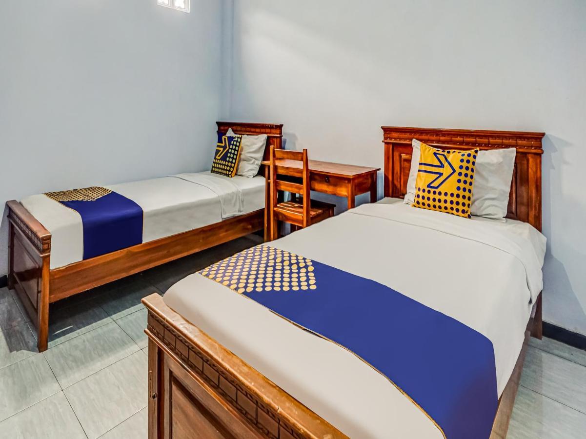 Spot On 90797 Sukun Syariah Homestay Маланг Экстерьер фото