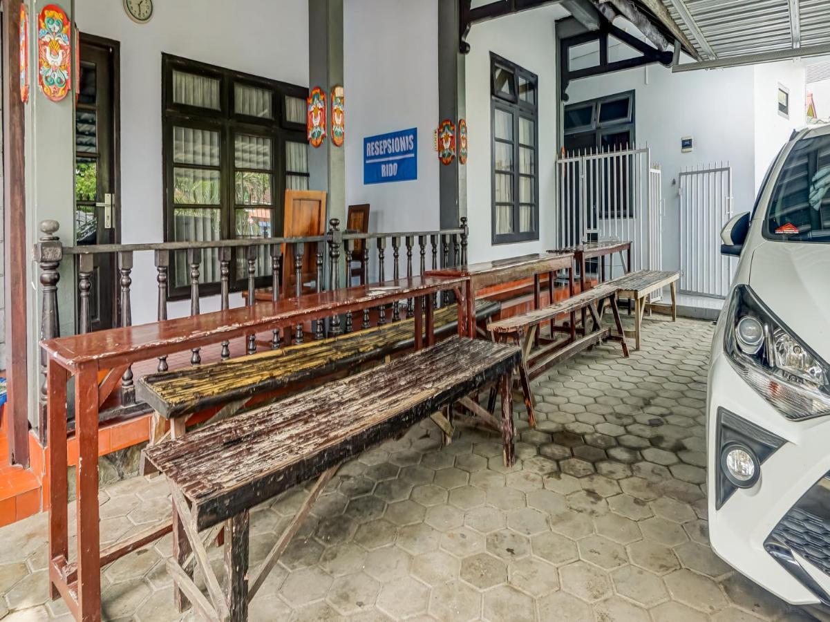 Spot On 90797 Sukun Syariah Homestay Маланг Экстерьер фото