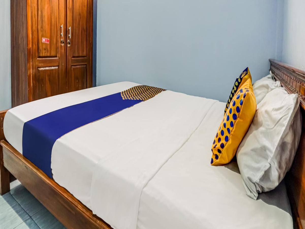 Spot On 90797 Sukun Syariah Homestay Маланг Экстерьер фото