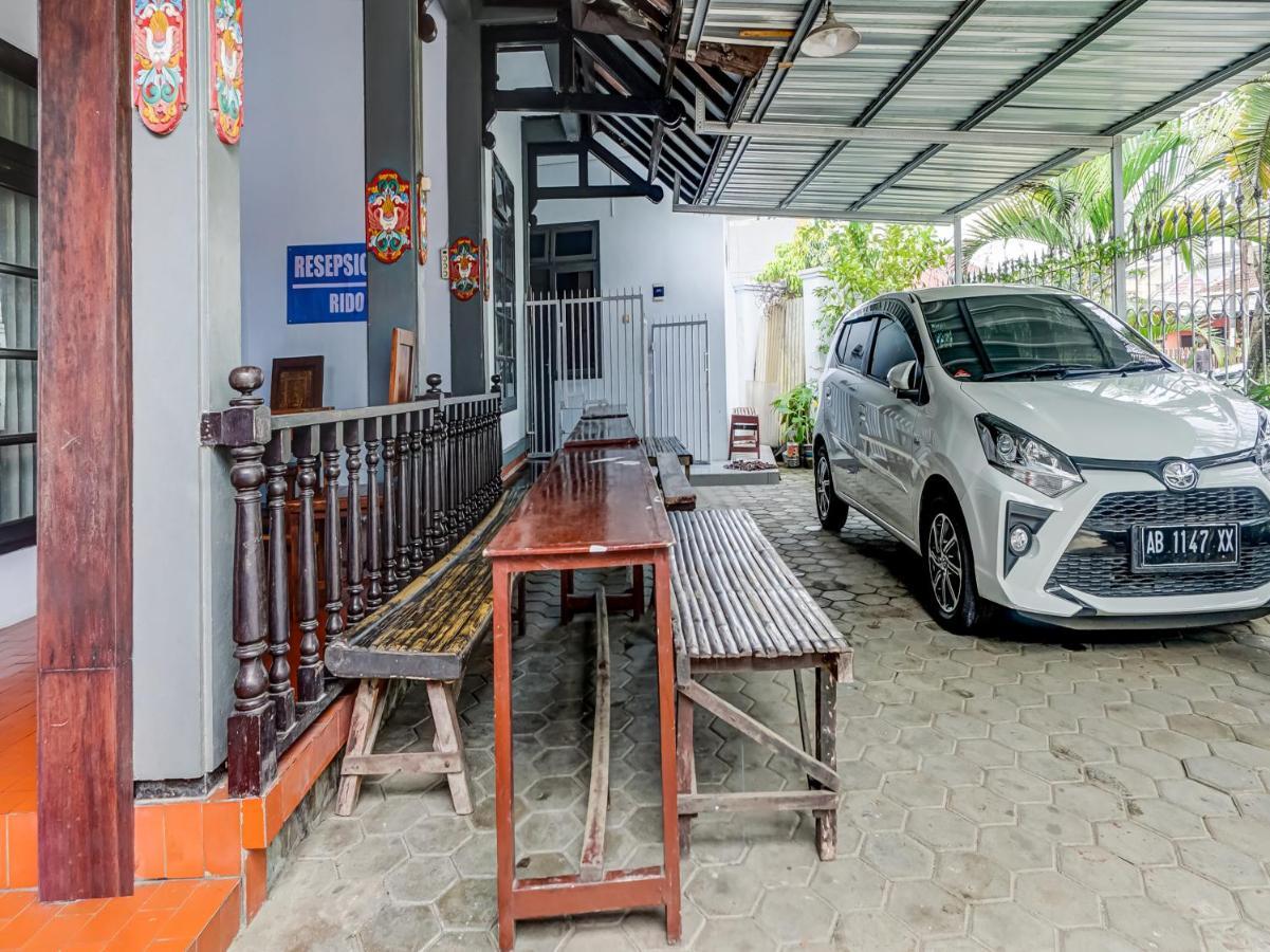 Spot On 90797 Sukun Syariah Homestay Маланг Экстерьер фото