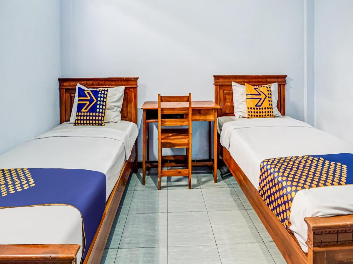 Spot On 90797 Sukun Syariah Homestay Маланг Экстерьер фото