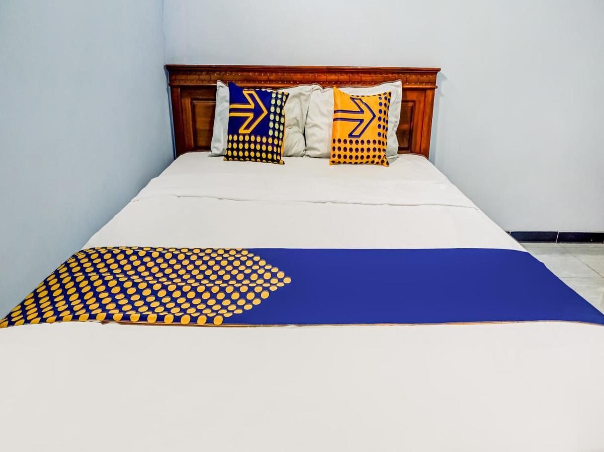 Spot On 90797 Sukun Syariah Homestay Маланг Экстерьер фото